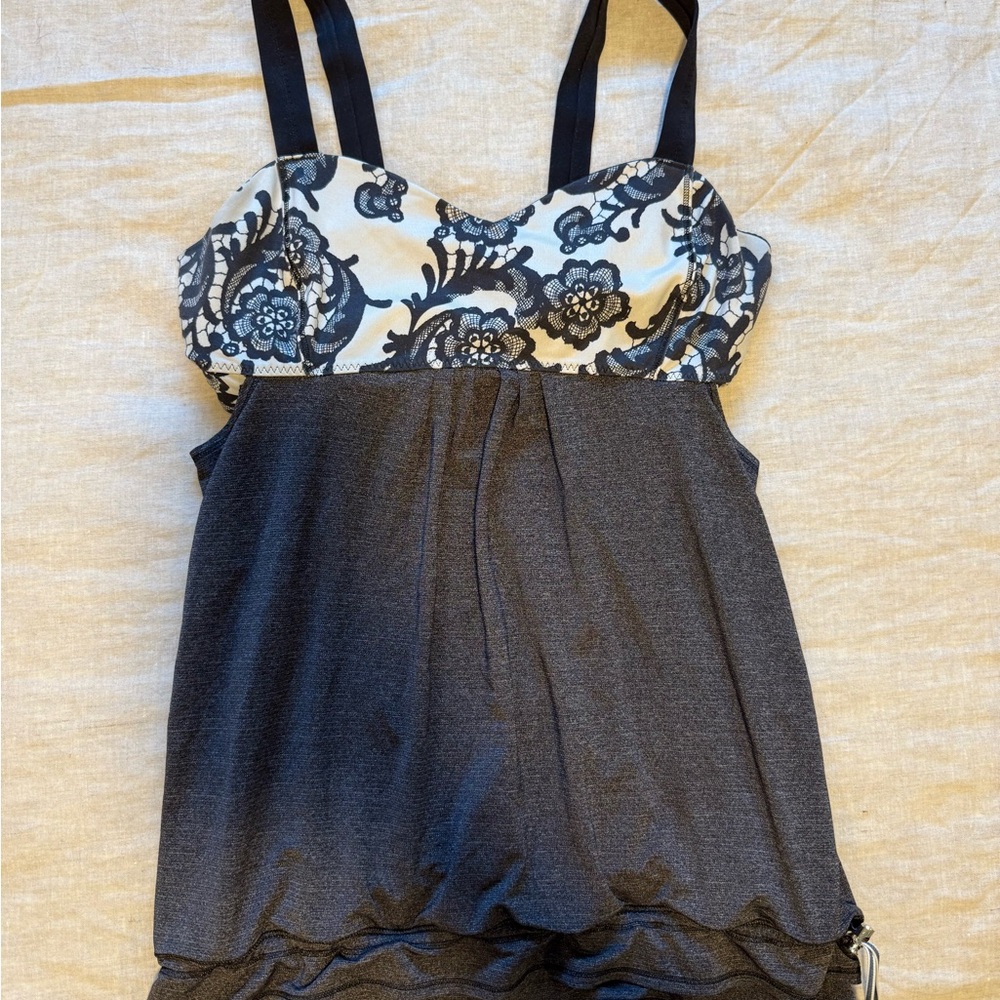Lululemon TAME ME Yoga Top ~ Barely worn